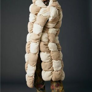 Urban Outfitters UO Checkered Marshmallow Cloud Fleece Throw Blanket Ivory